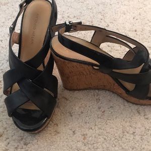 Black wedges